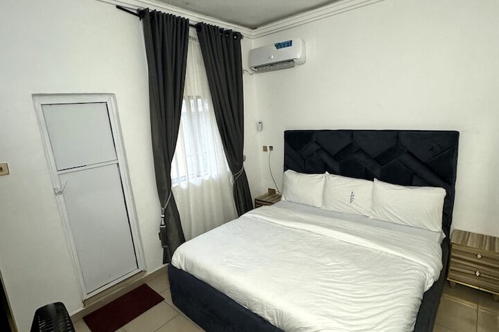 Room 3 of 9