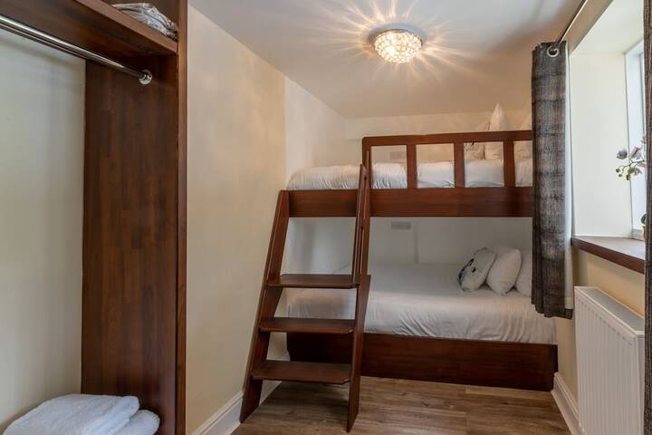 Room 12 of 132