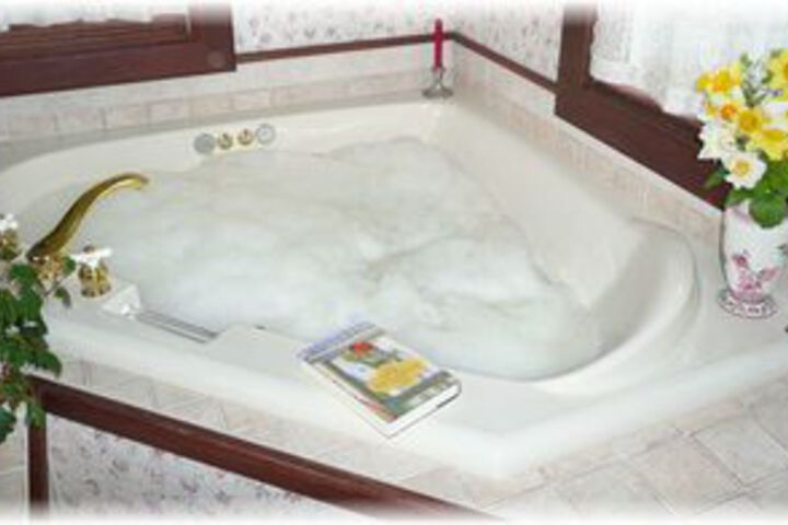 Hot Tub 46 of 53