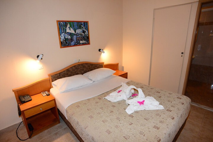Room 35 of 228