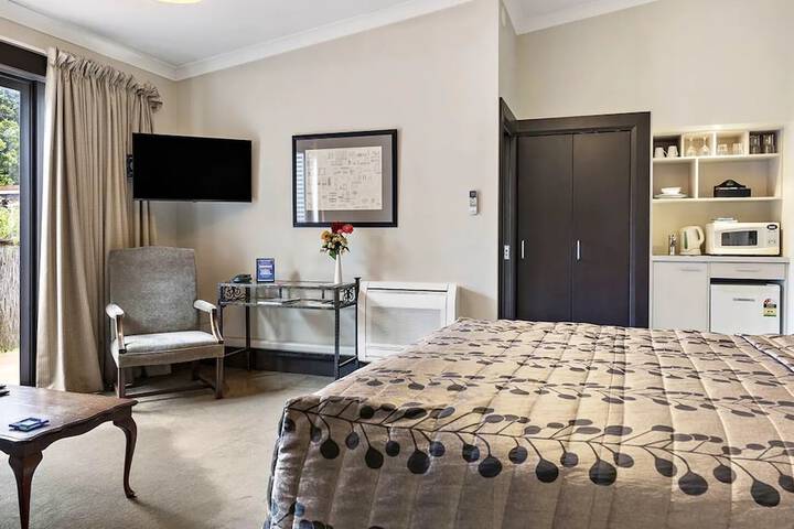 Room 32 of 104
