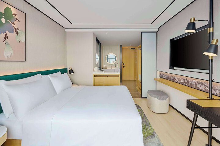 Room 6 of 42