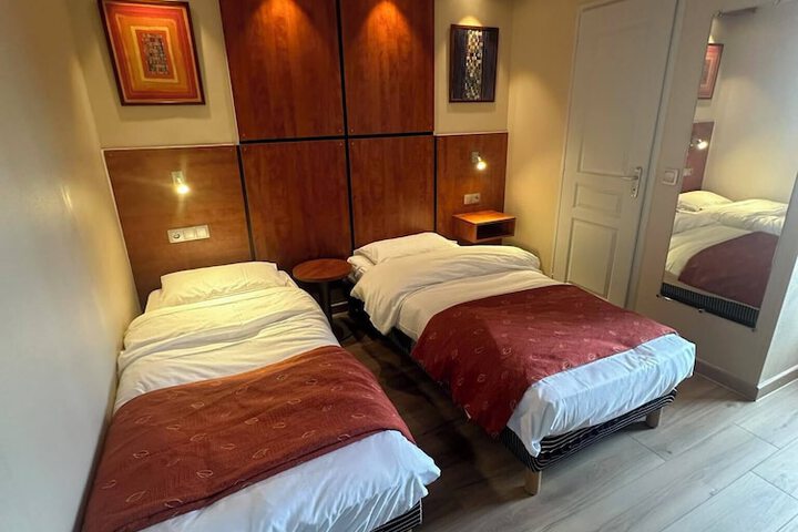 Room 4 of 17