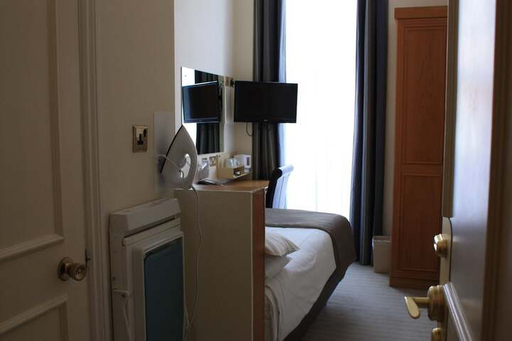 Room 10 of 25