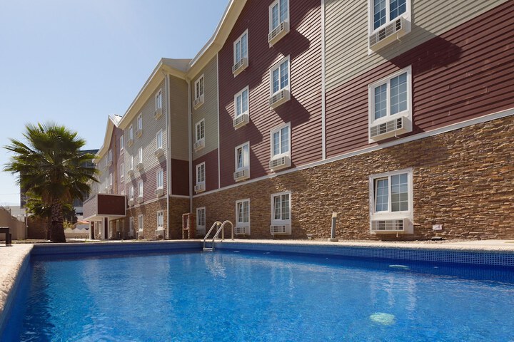 Pool Hotel