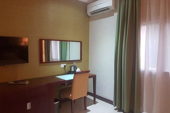 Room 5 of 15