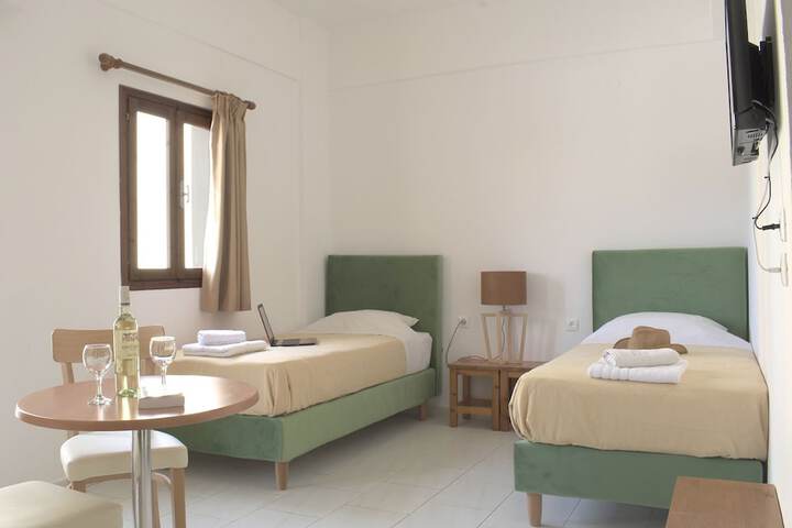 Room 33 of 157