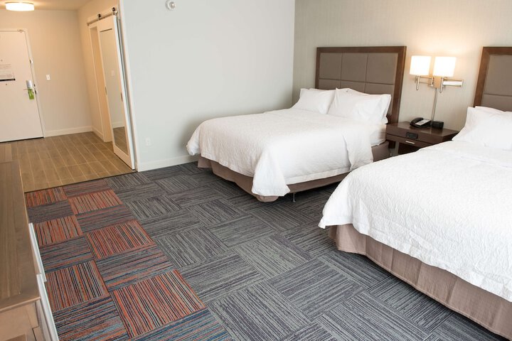 2 Queen Beds (2 of 7)