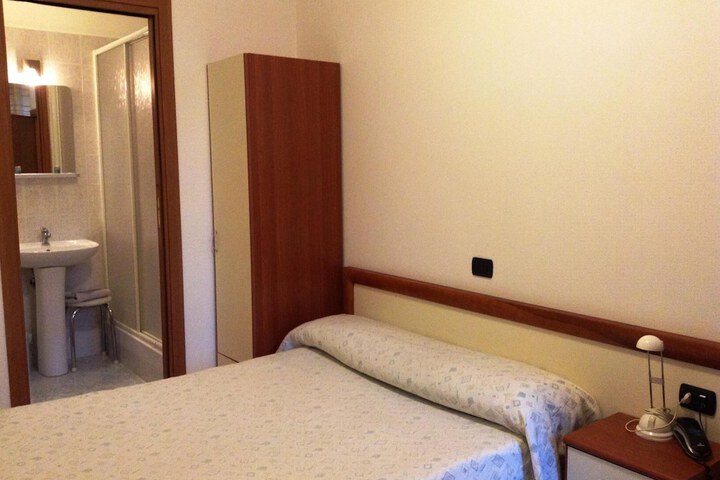 Room 12 of 35