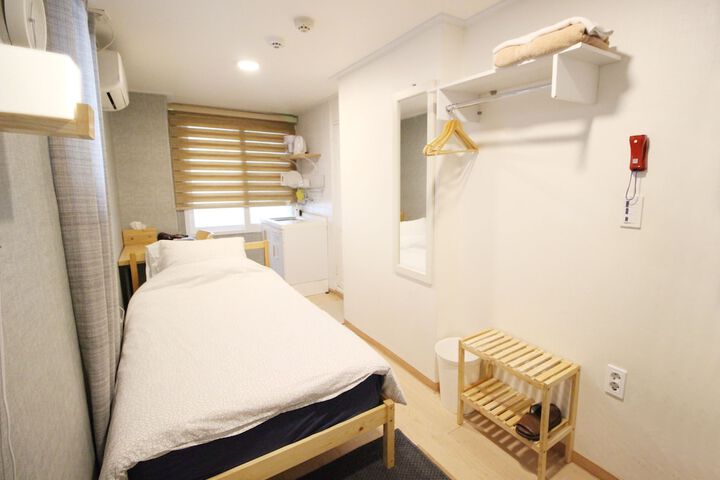 Room 5 of 178