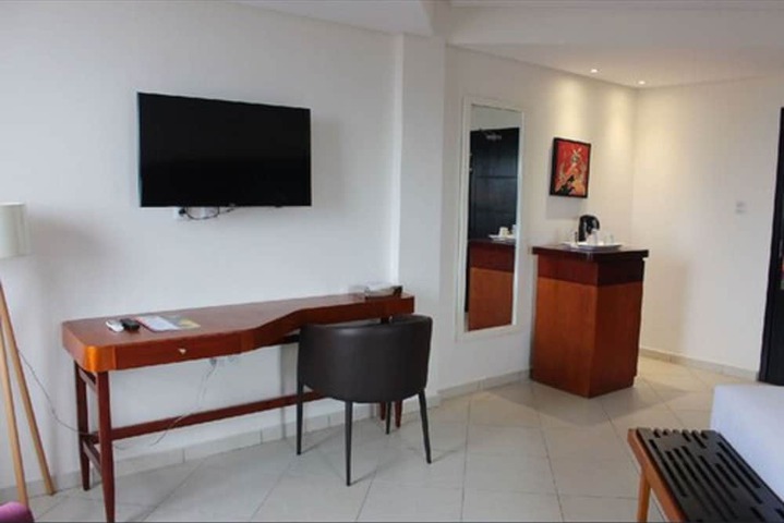 Room 13 of 28