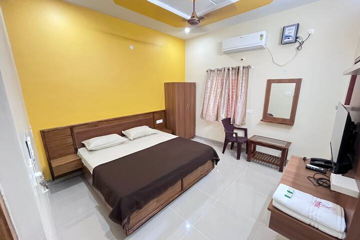Room 3 of 39