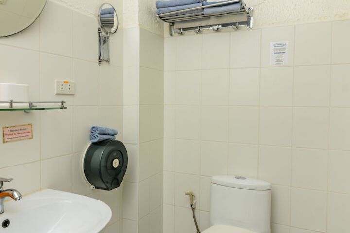 Room 13 of 38