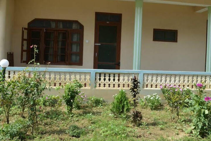 Room 4 of 9
