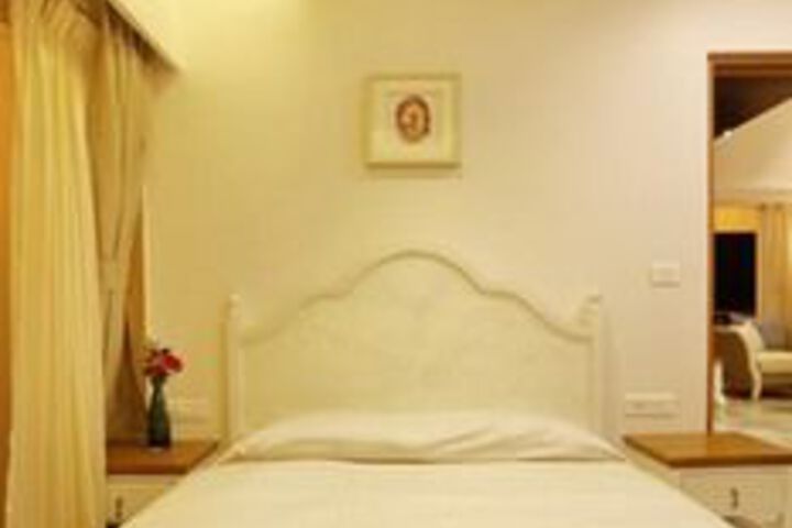 Room 10 of 19