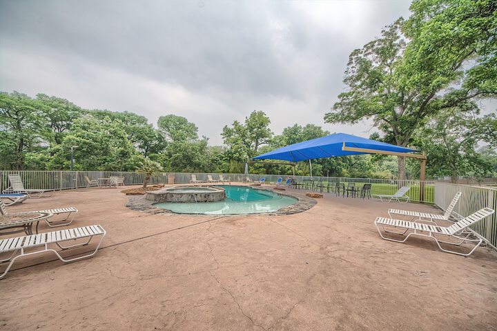 Pool 13 of 26
