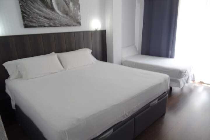 Room 11 of 32