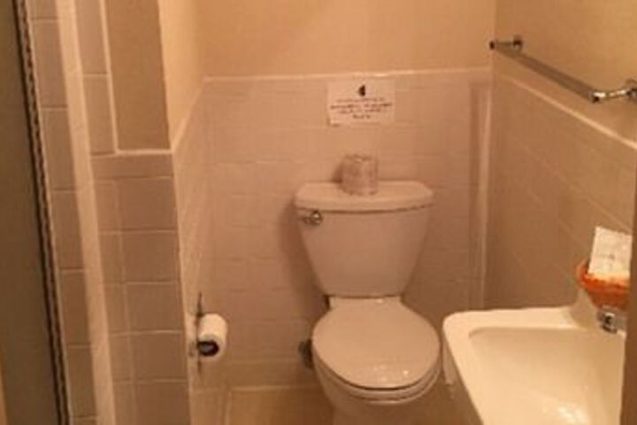 Room 40 of 182