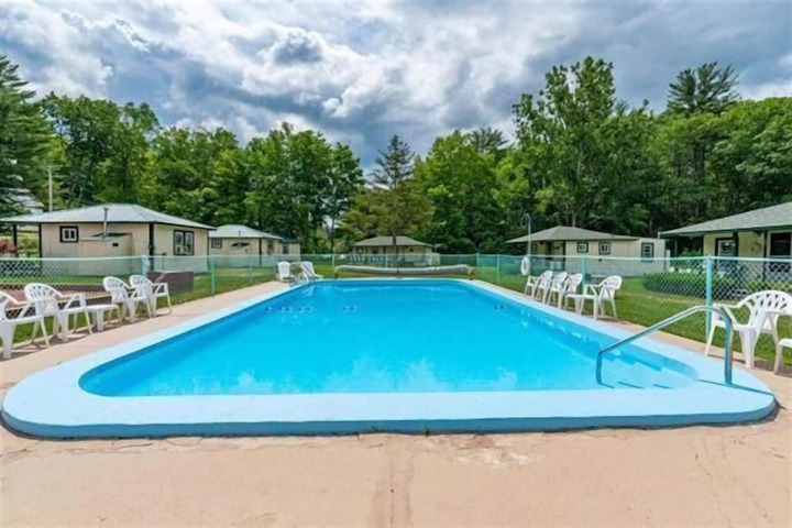 Pool image of Perrys Motel and Cottages