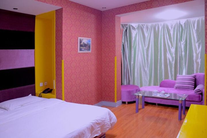 Room 9 of 13