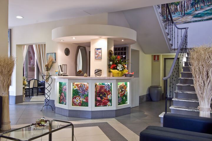 Check-in/check-out kiosk