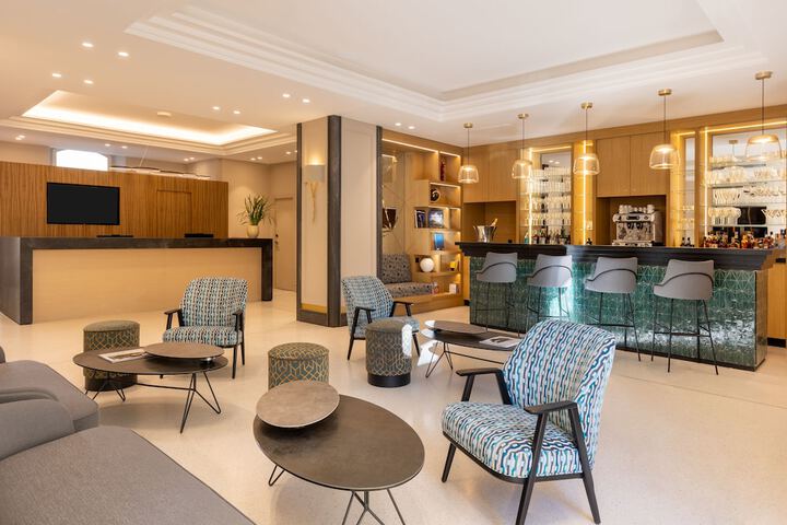 Entrance & Lobby