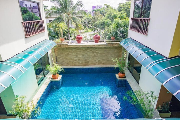 Hotel Pool