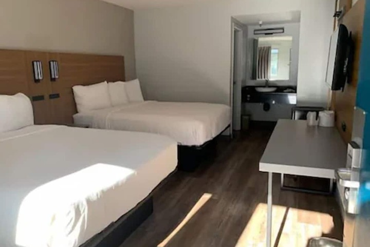 2 Queen Beds (6 of 13)