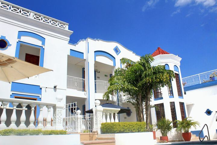 Exterior of Hotel Corozal Plaza