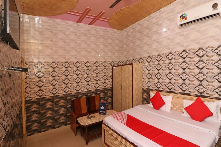 Room 13 of 28