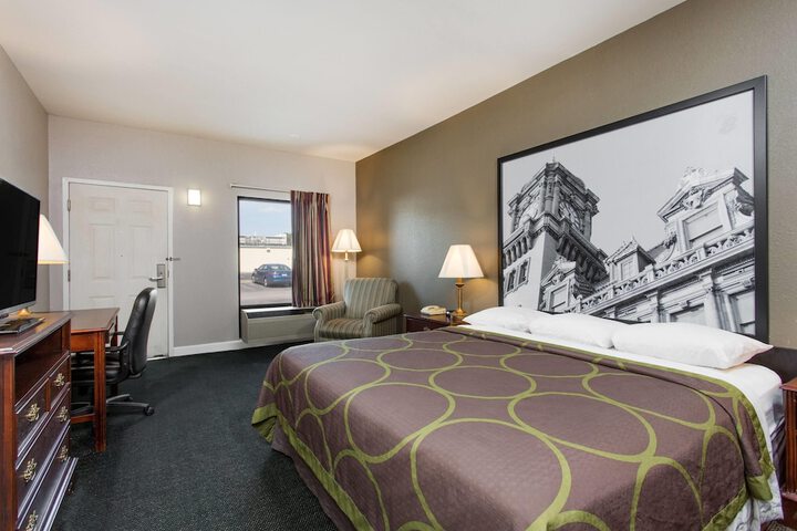 Room 9 of 19