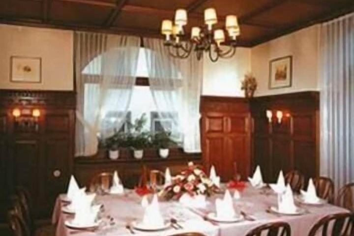 Dining 30 of 42