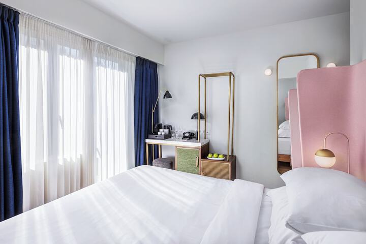 Room 13 of 53