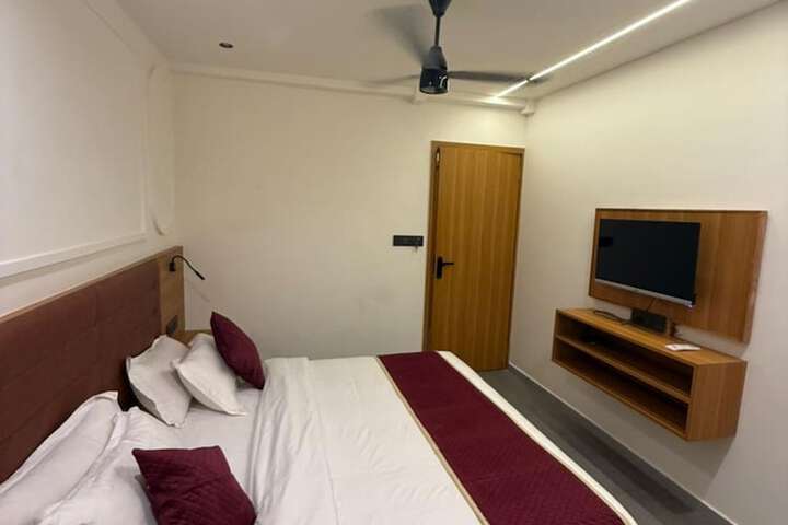 Room 4 of 14