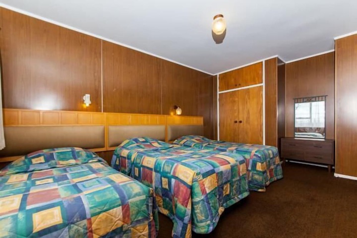 Room 6 of 28