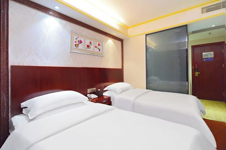 Room 12 of 15