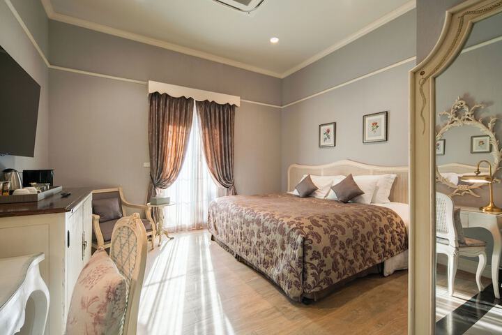 Room 93 of 228