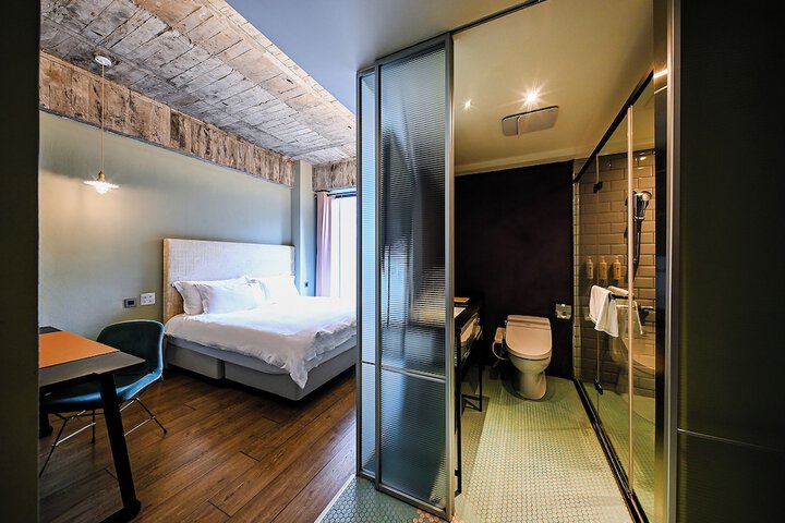 Room 32 of 141