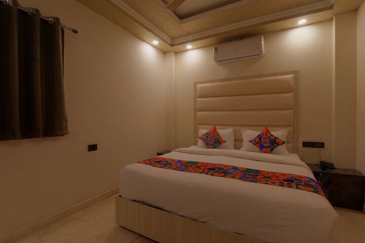 Room 16 of 38