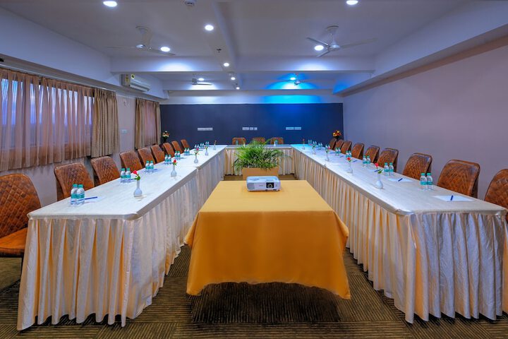 Ballroom/Hall 29 of 33