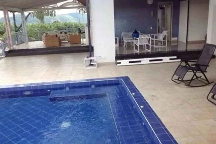 Pool 14 of 18