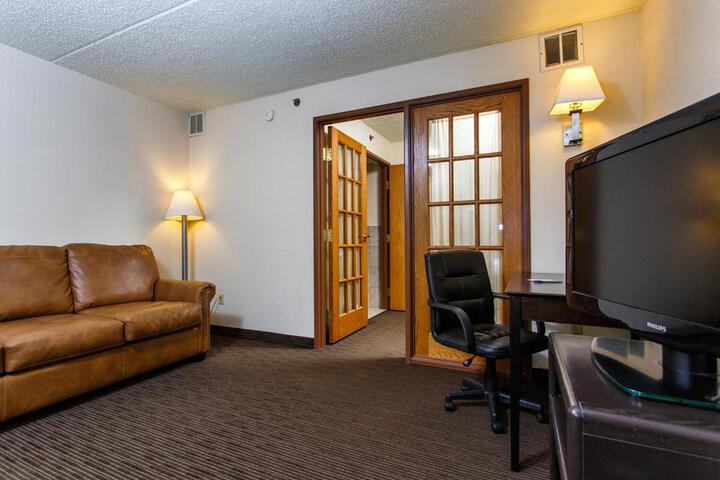 1 King Bed 1 Bedroom Deluxe Suite (2 of 6)