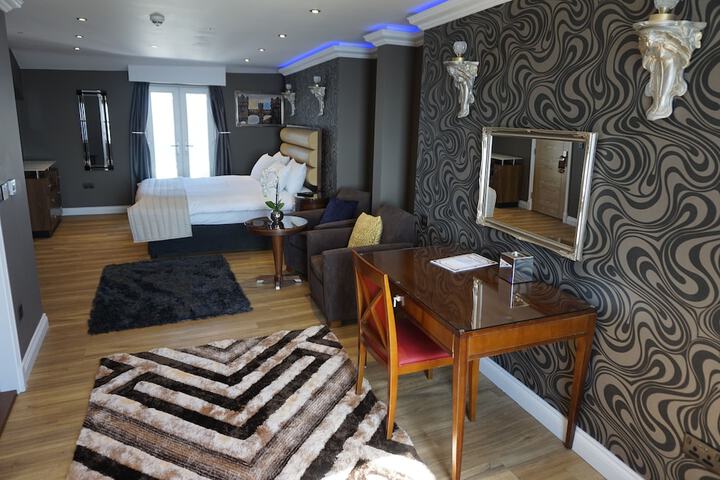 Room 27 of 95