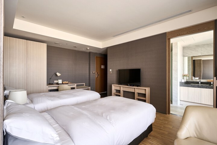 Room 28 of 65