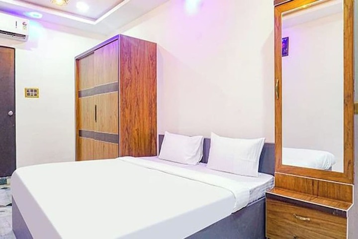 Room 13 of 30