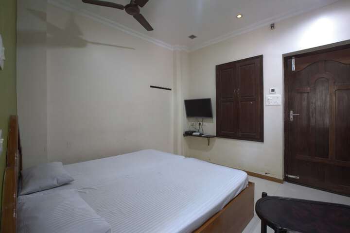 Room 11 of 20