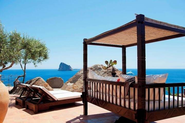 VILLA ROCCE ROSSE in Lipari