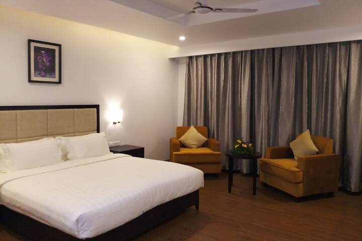 Triguna Clarks Inn
