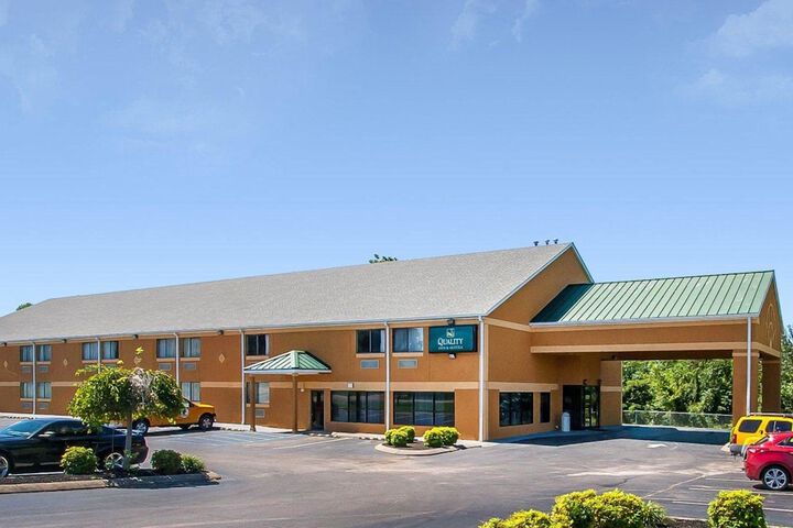 Econo Lodge Inn & Suites Centerville TN