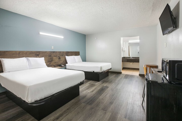 1 King Bed (12 of 14)